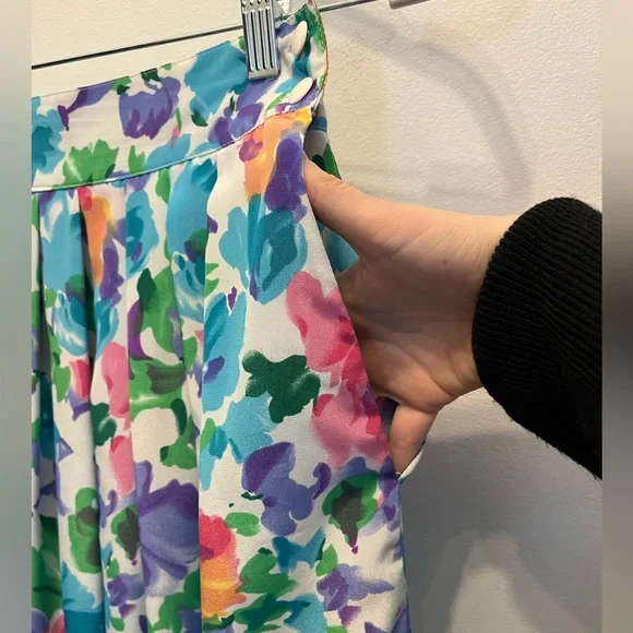 Vintage A-line pleated skirt. Full skirt midi length - Picture 2 of 4